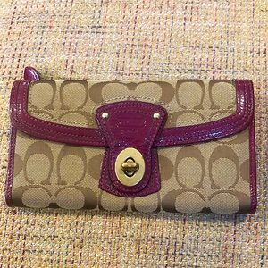 COACH Legacy Signature Slim Turn Lock Crossbody Ready Trifold Wallet Violet Trim